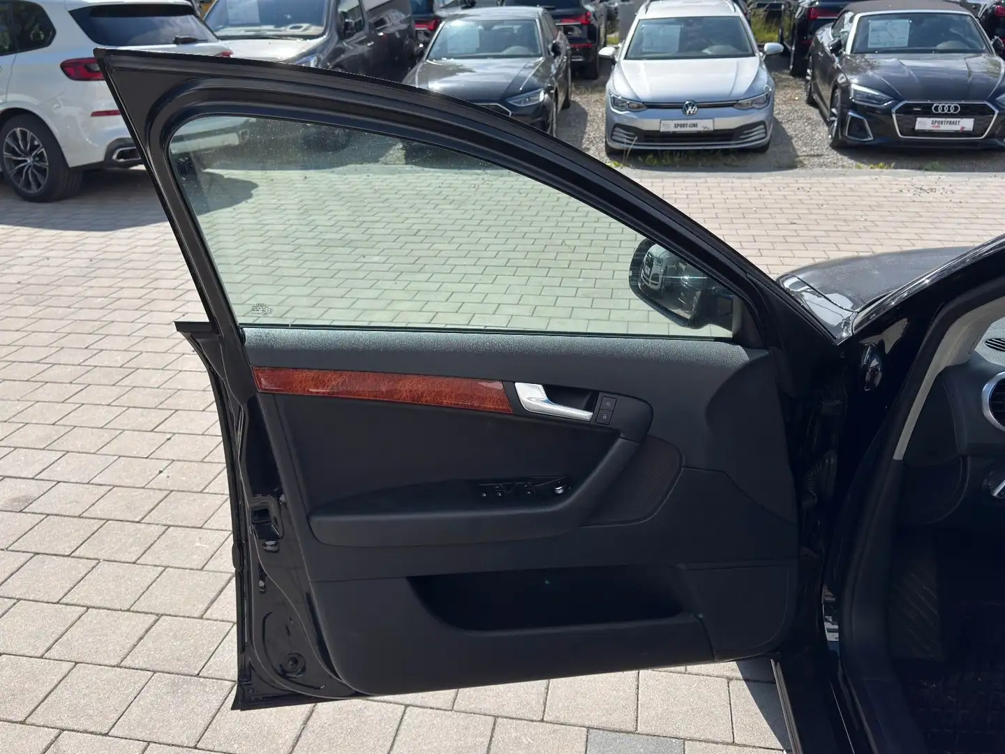 Vehicle image, number 10
