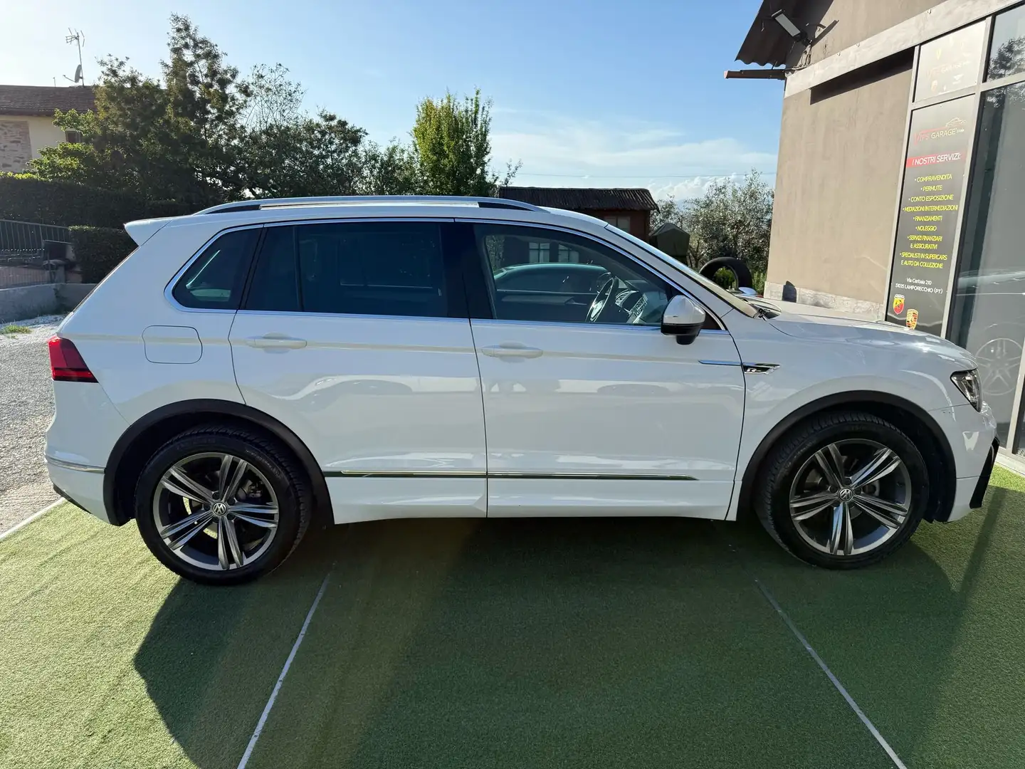 Vehicle image, number 9