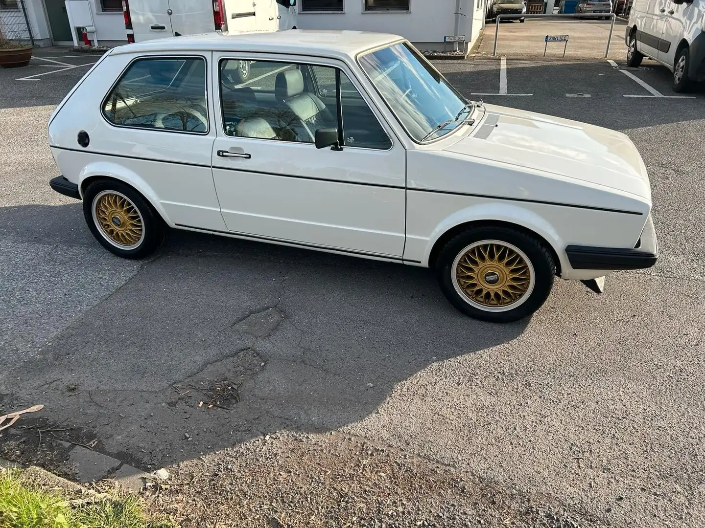 Vehicle image, number 3