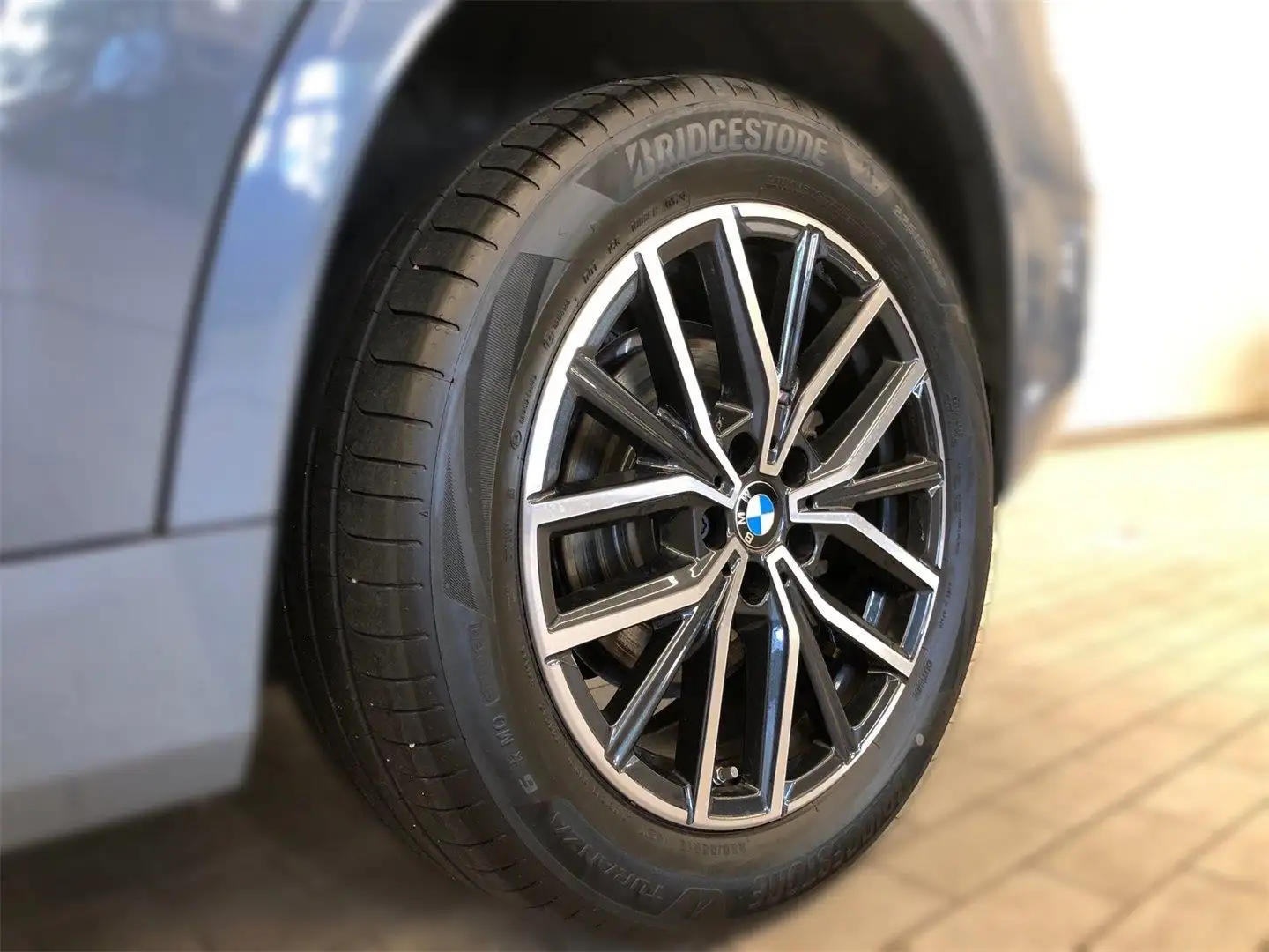 Vehicle image, number 3