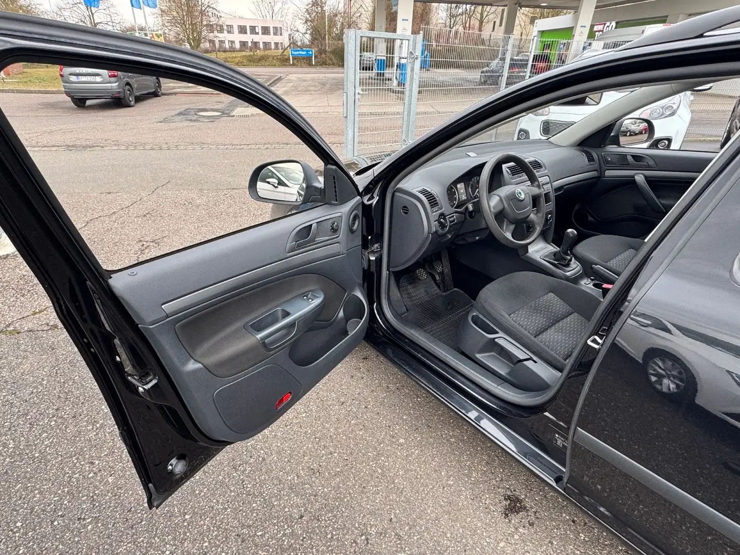 Vehicle image, number 9
