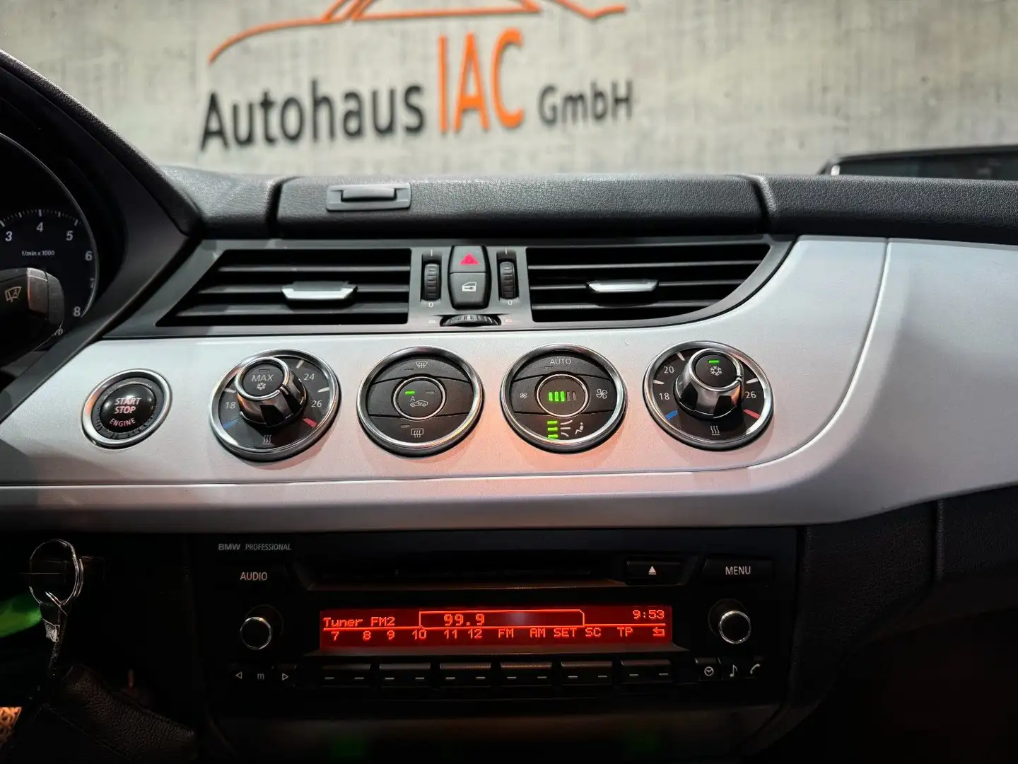 Vehicle image, number 12