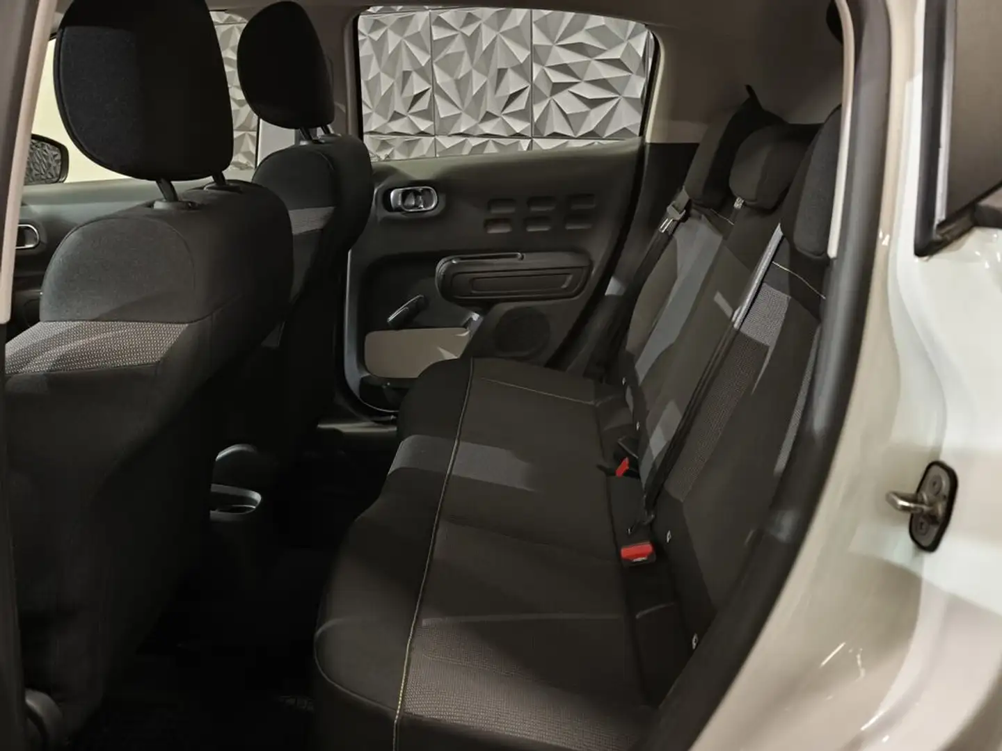 Vehicle image, number 7