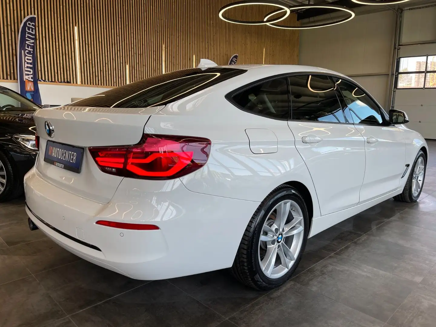 Vehicle image, number 6