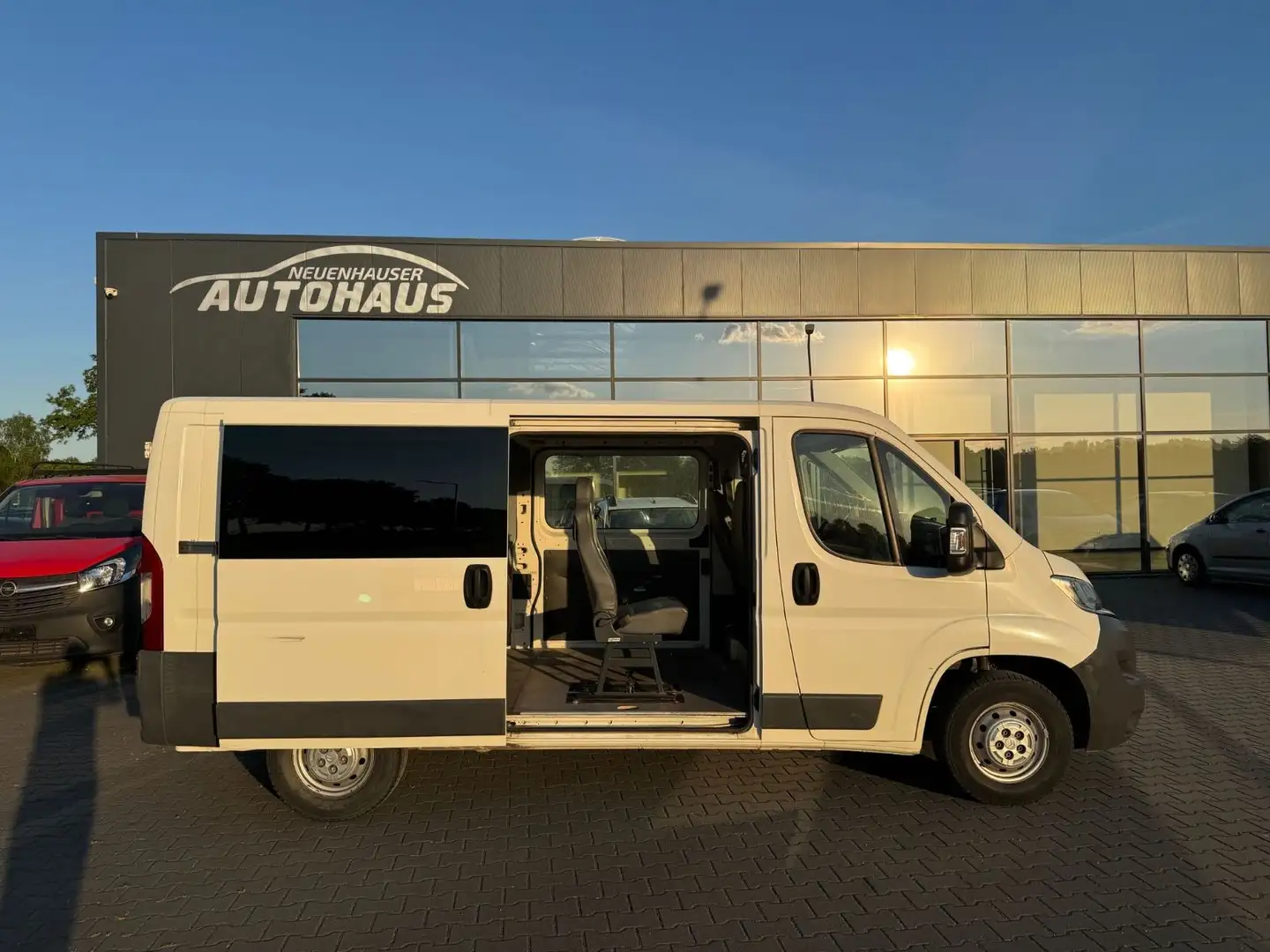 Vehicle image, number 9