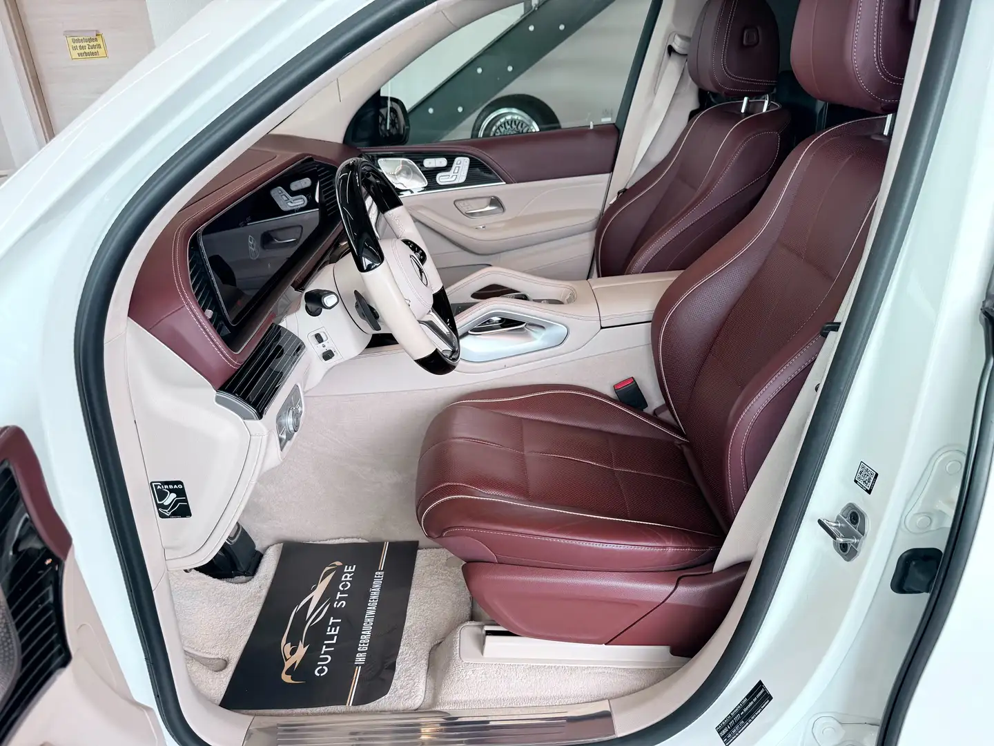Vehicle image, number 12