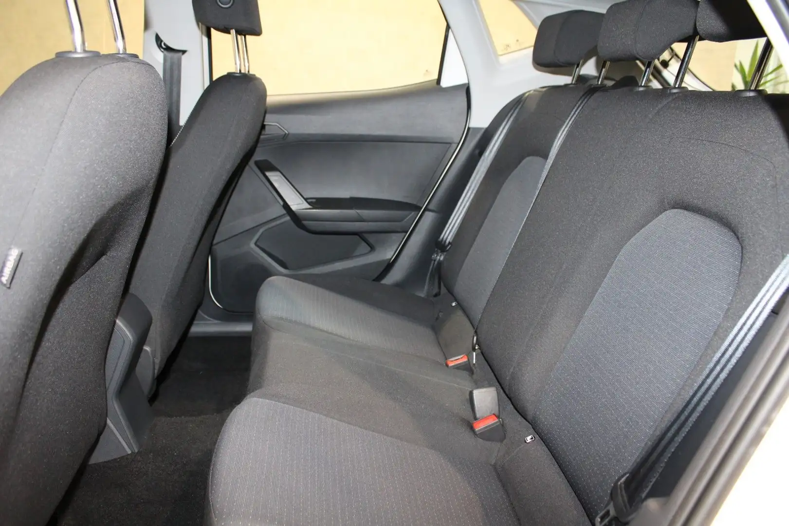 Vehicle image, number 8