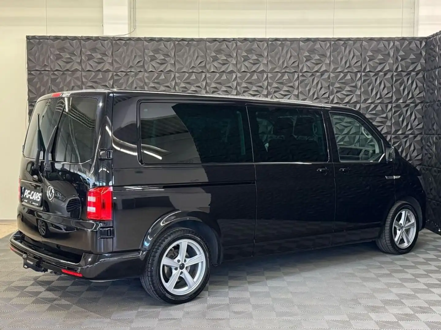 Vehicle image, number 6
