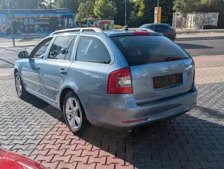 Vehicle image thumbnail, number 7