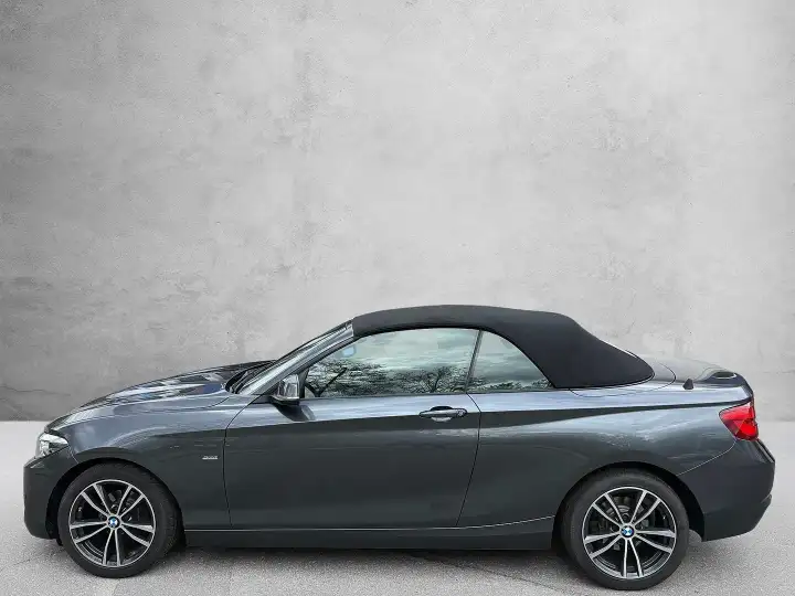 Additional image of the vehicle