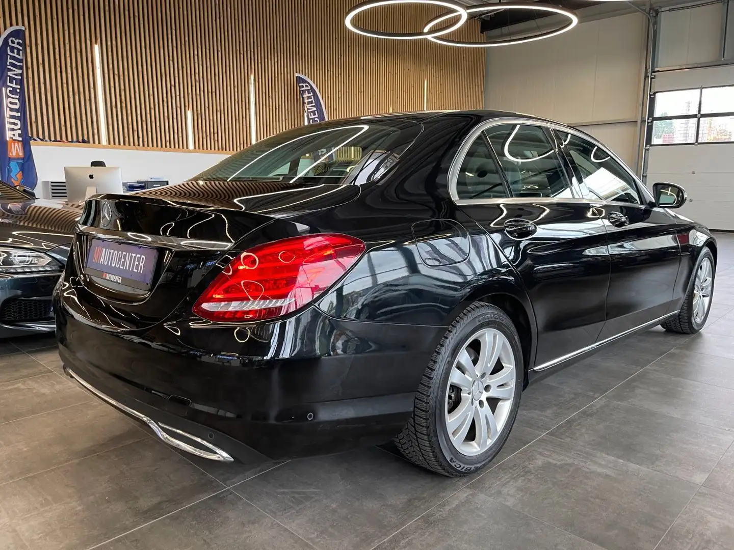 Vehicle image, number 4