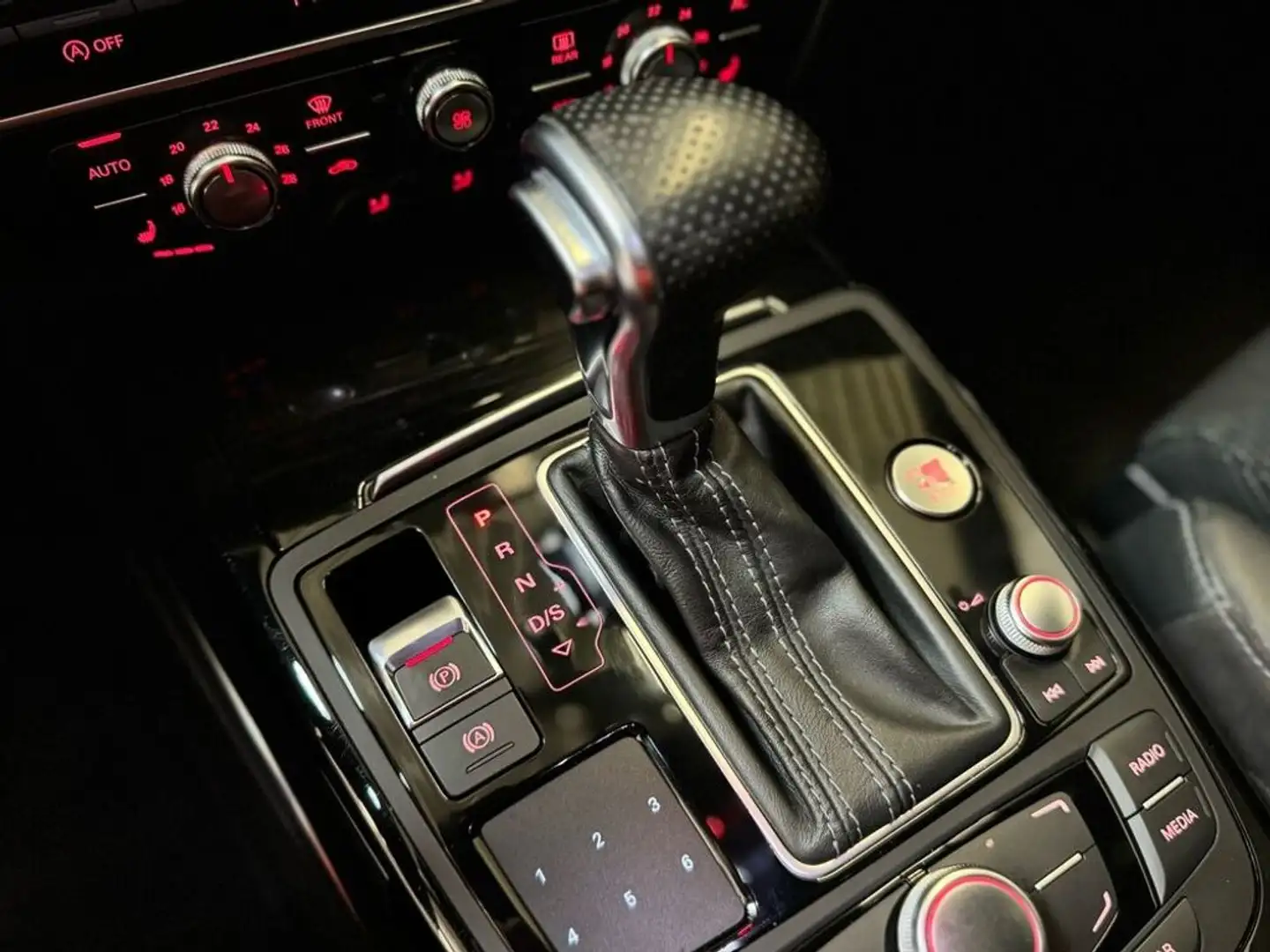 Vehicle image, number 19