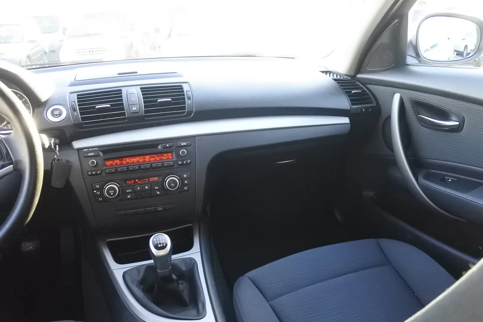 Vehicle image, number 12