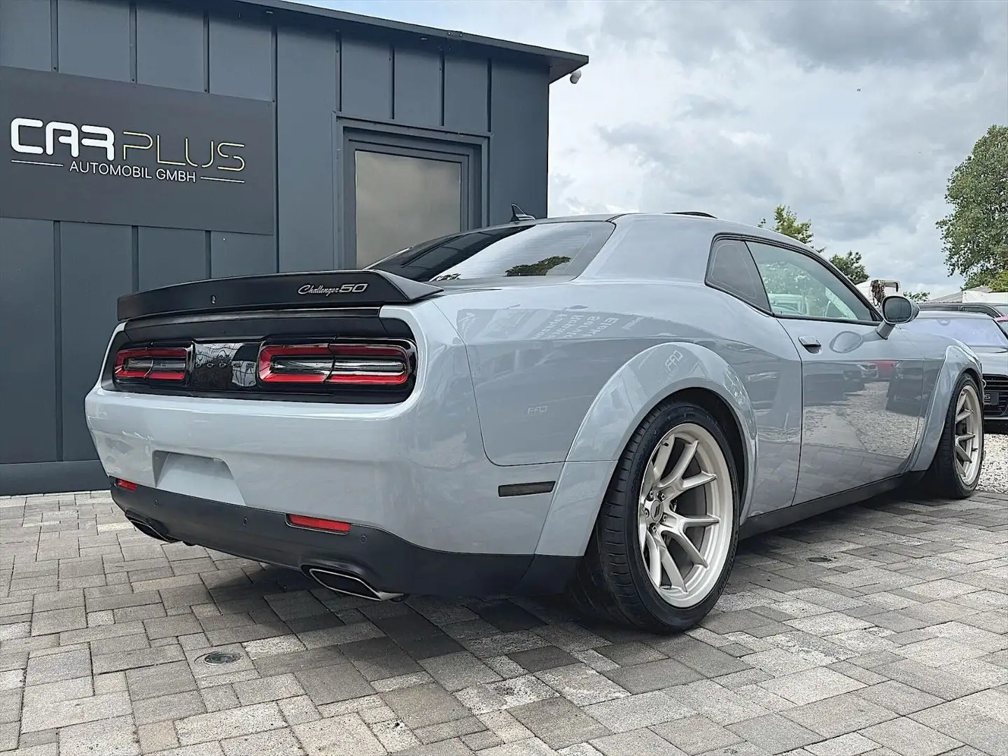 Vehicle image, number 6