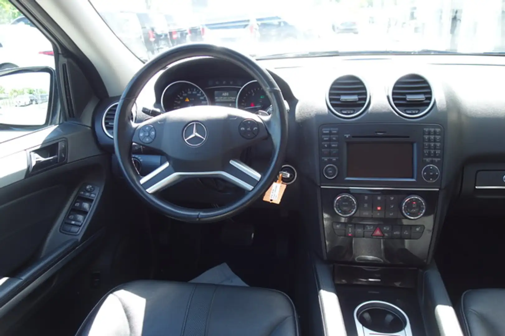 Vehicle image, number 4