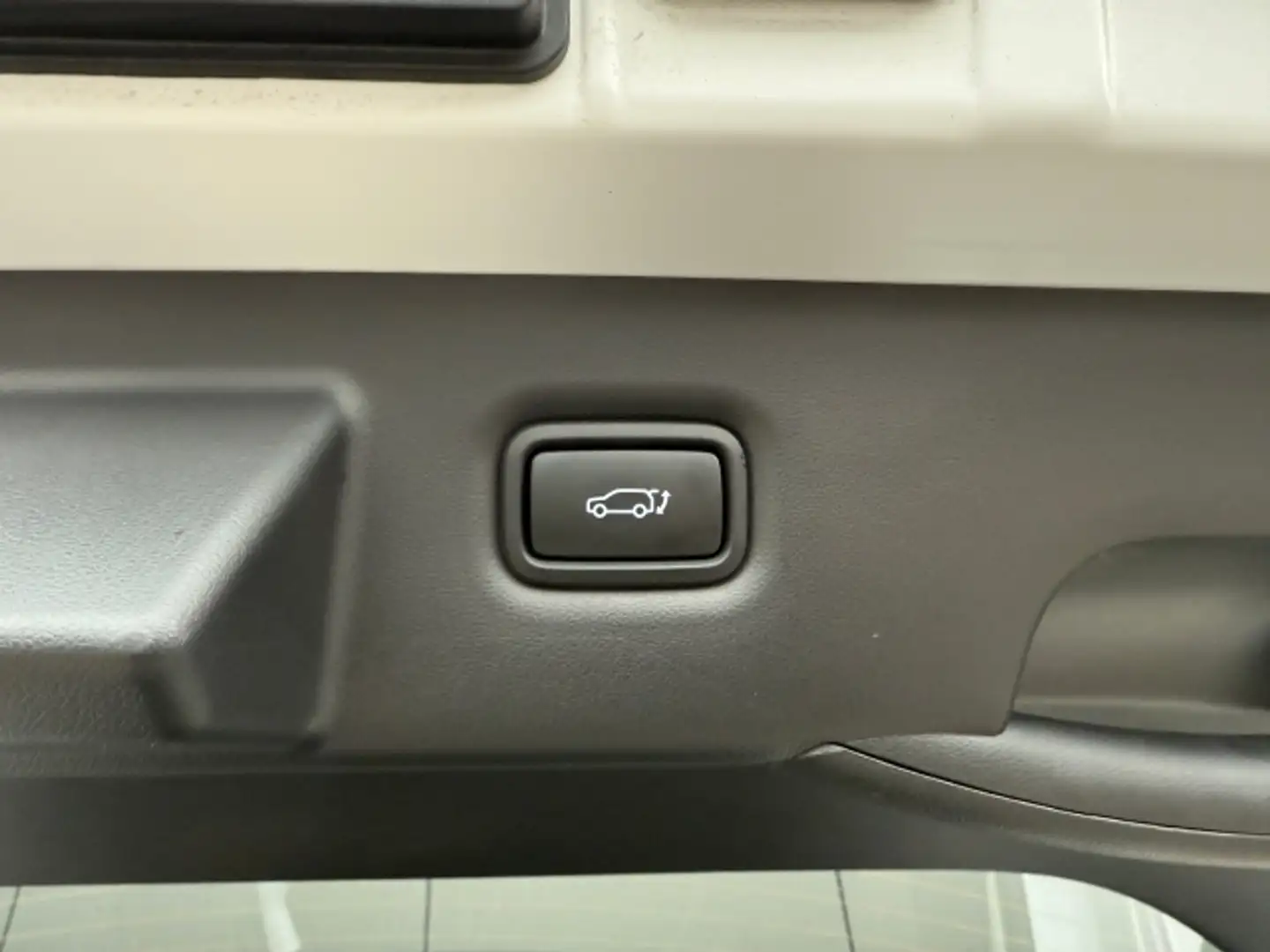 Vehicle image, number 6
