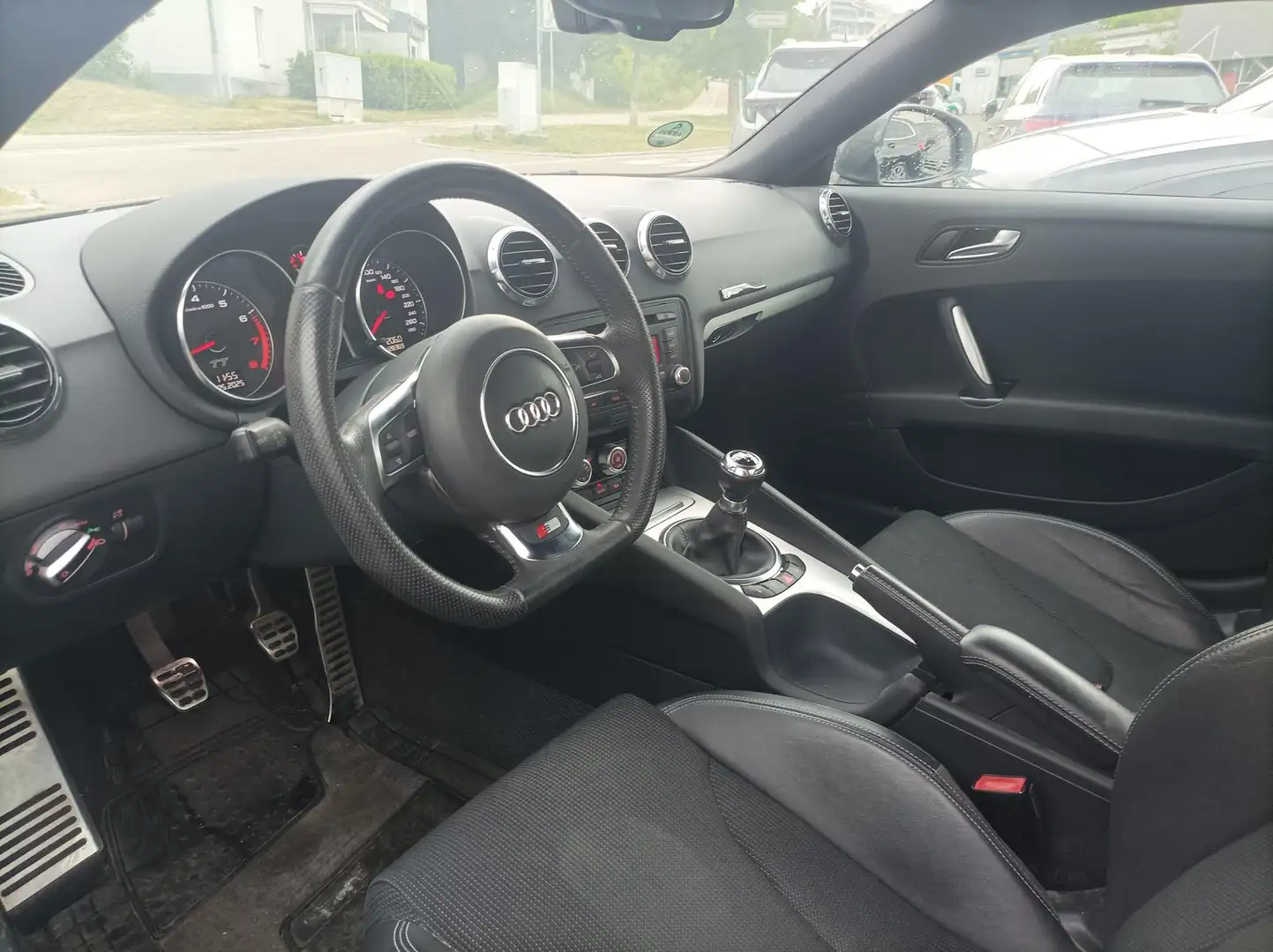 Vehicle image, number 6