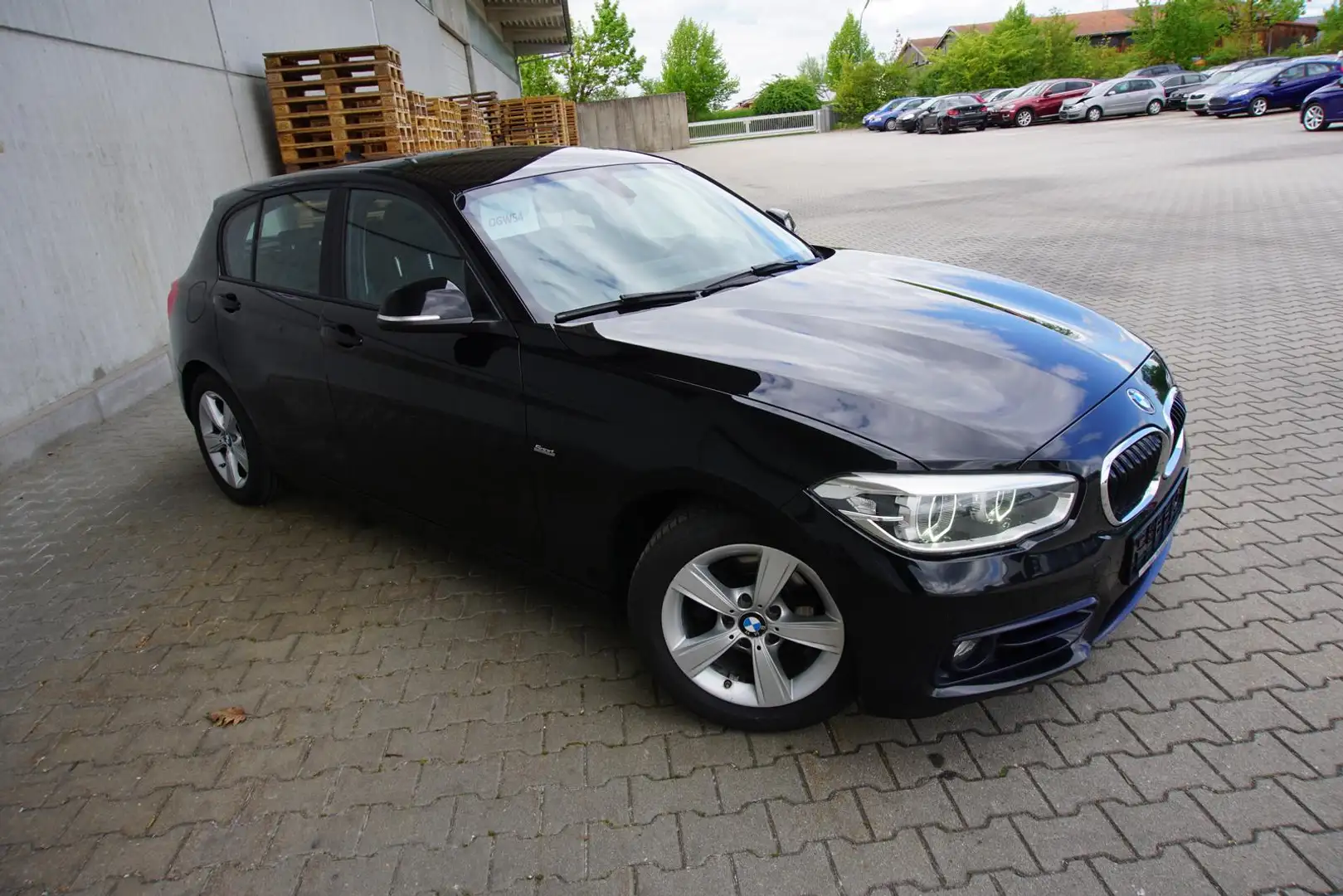 Vehicle image, number 8