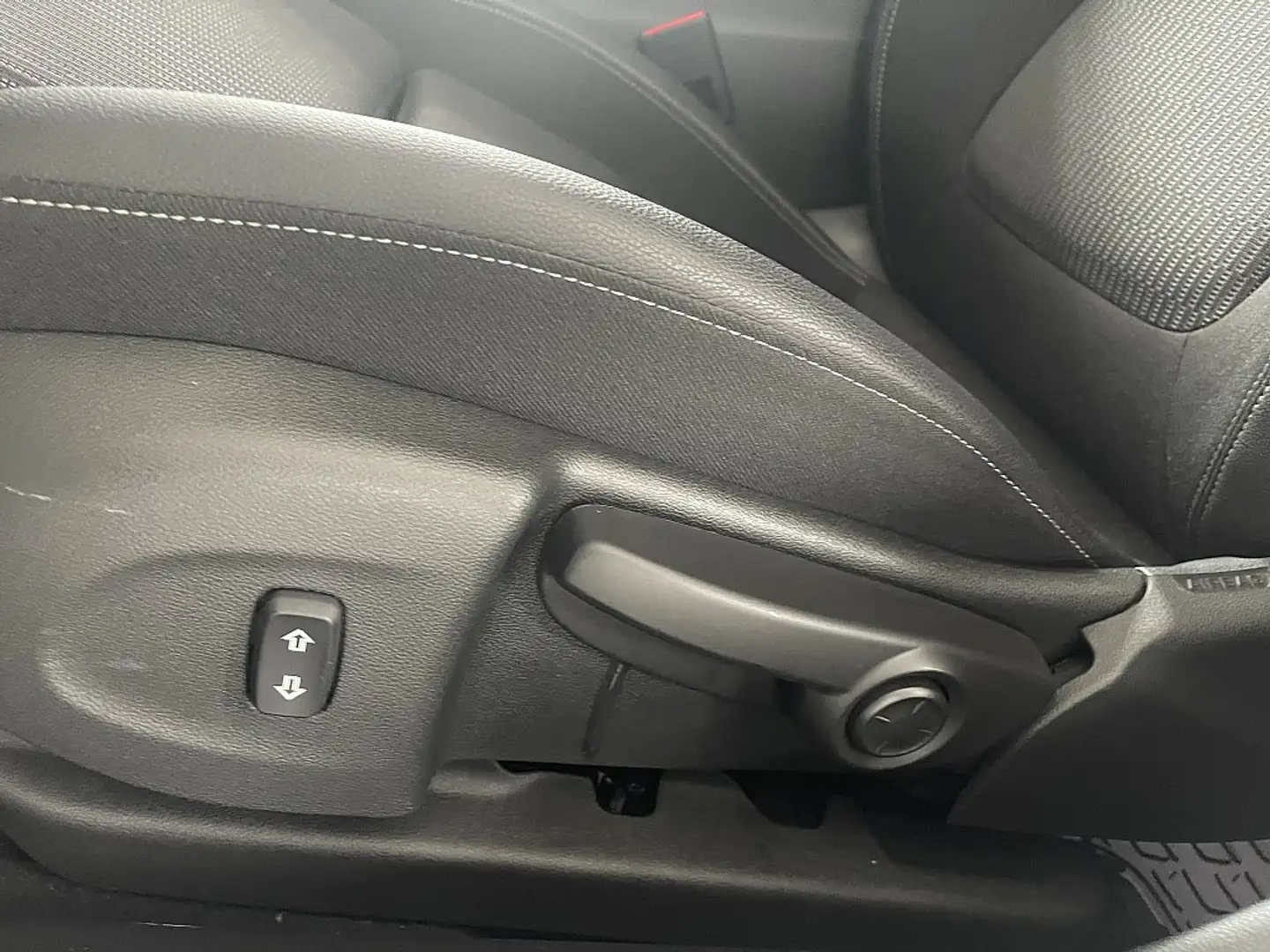 Vehicle image, number 10