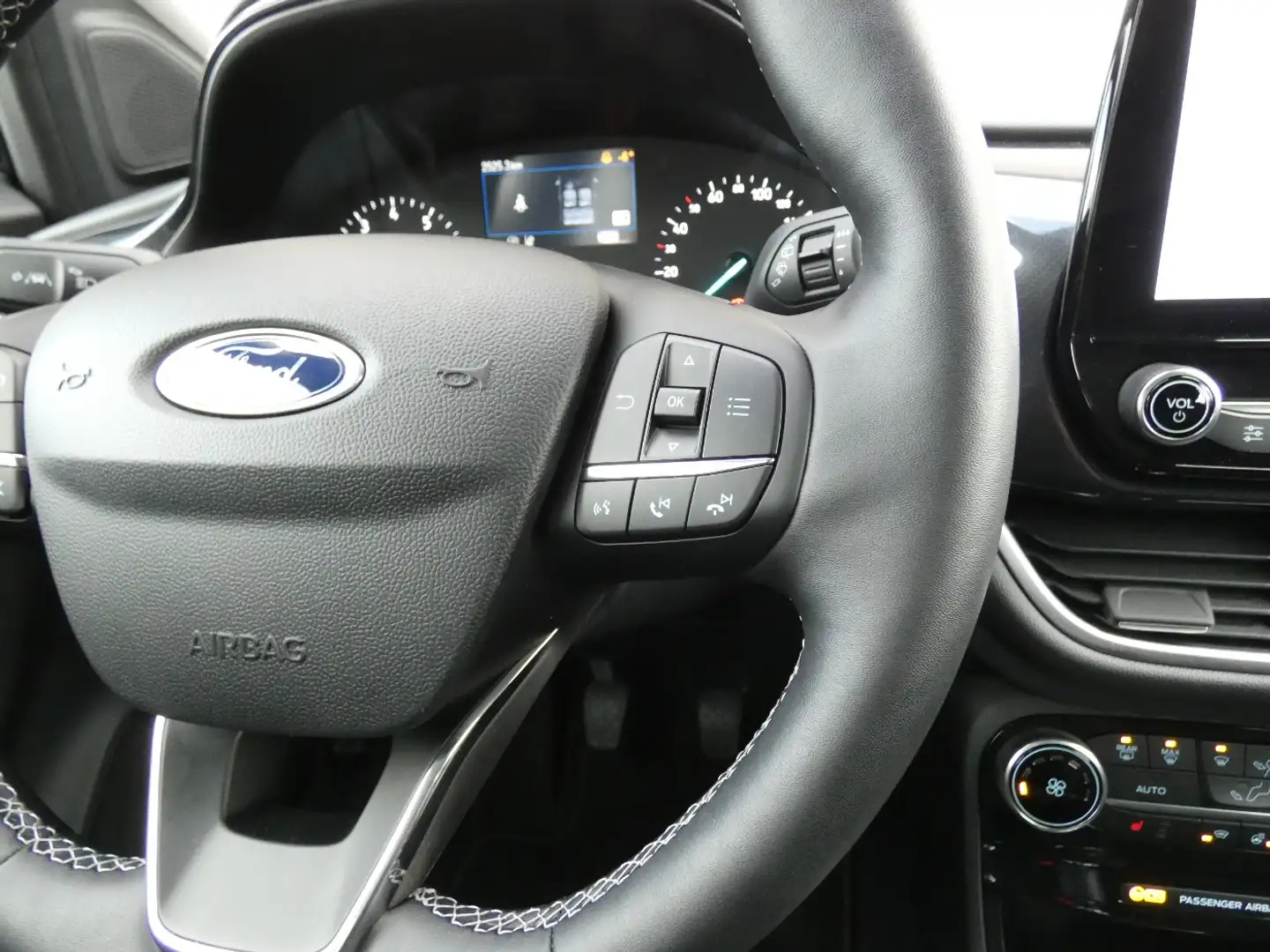 Vehicle image, number 19