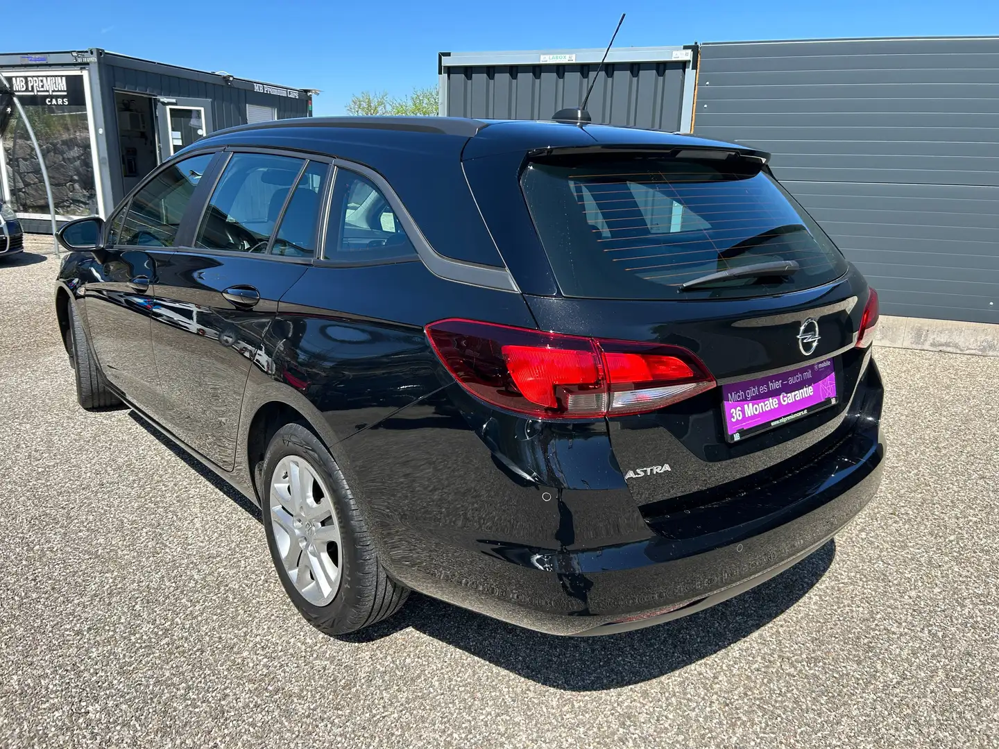 Vehicle image, number 14