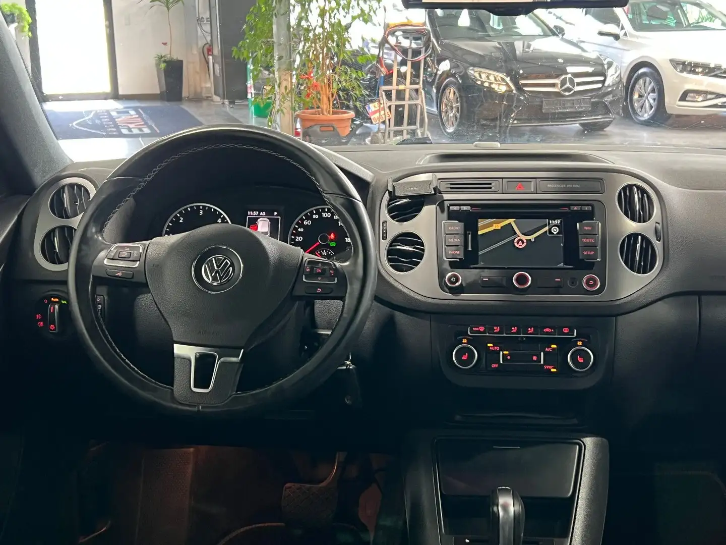 Vehicle image, number 14