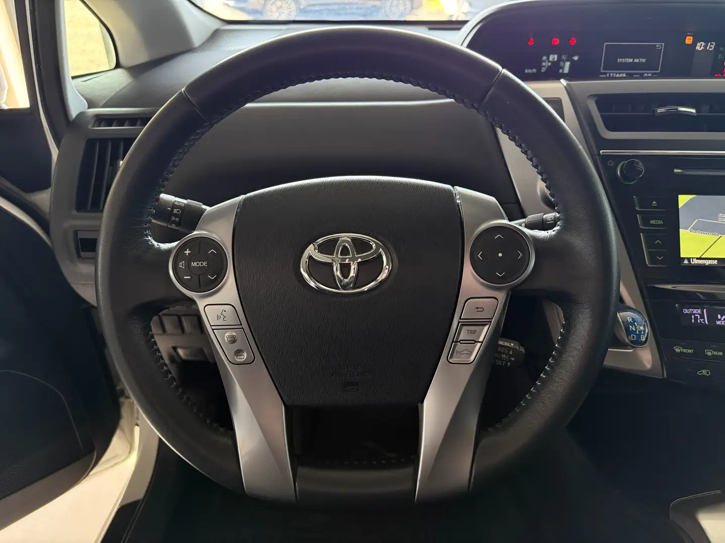 Vehicle image, number 10
