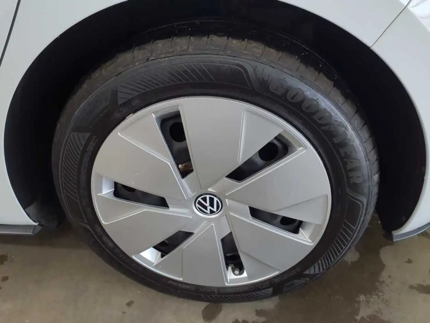 Vehicle image, number 13