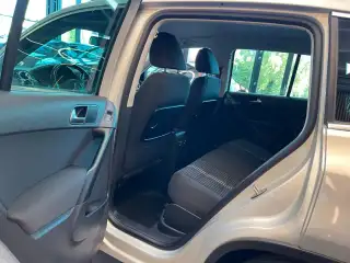 Vehicle image thumbnail, number 12
