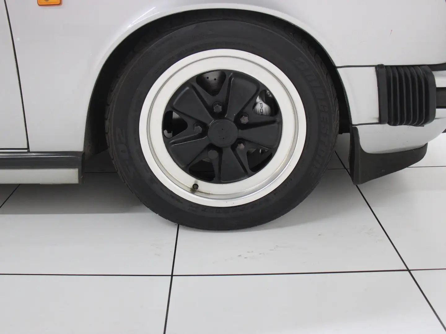Vehicle image, number 10