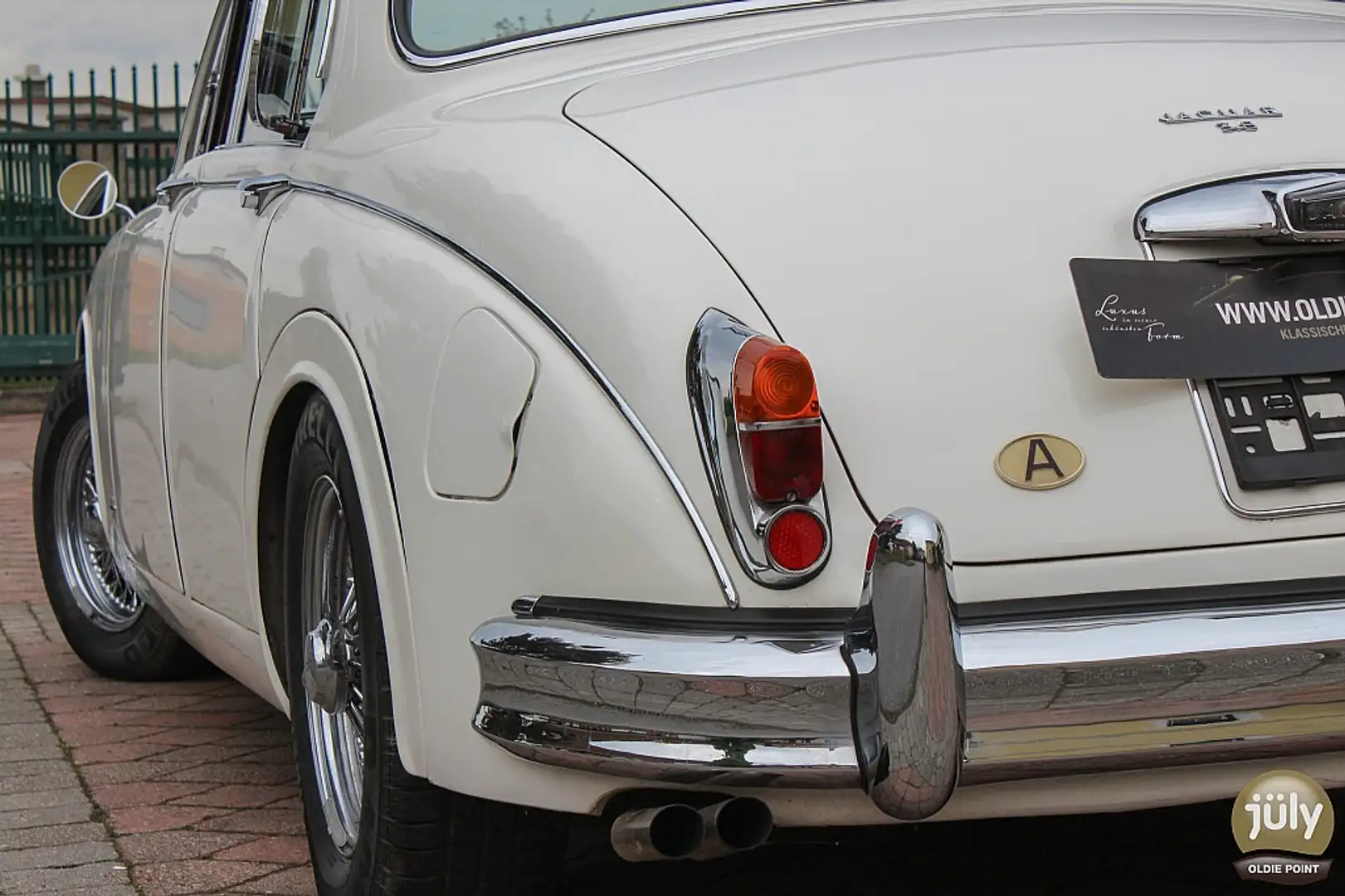 Vehicle image, number 9