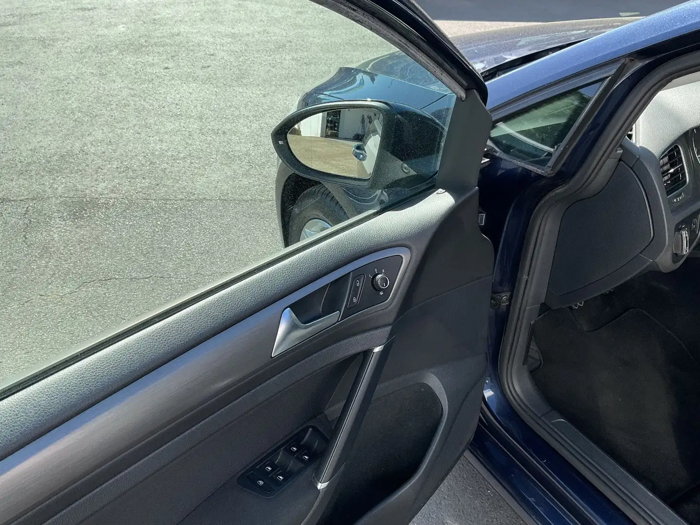 Vehicle image, number 13