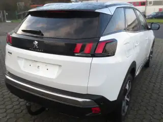 Vehicle image thumbnail, number 4