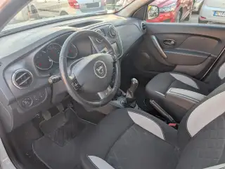 Vehicle image thumbnail, number 8
