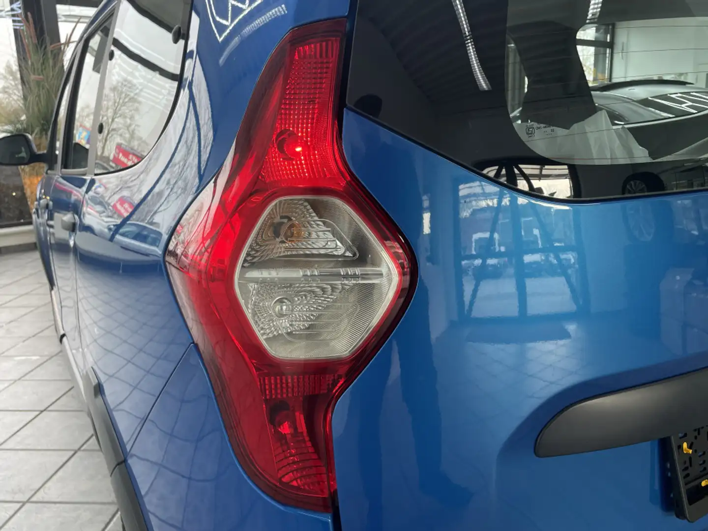 Vehicle image, number 8