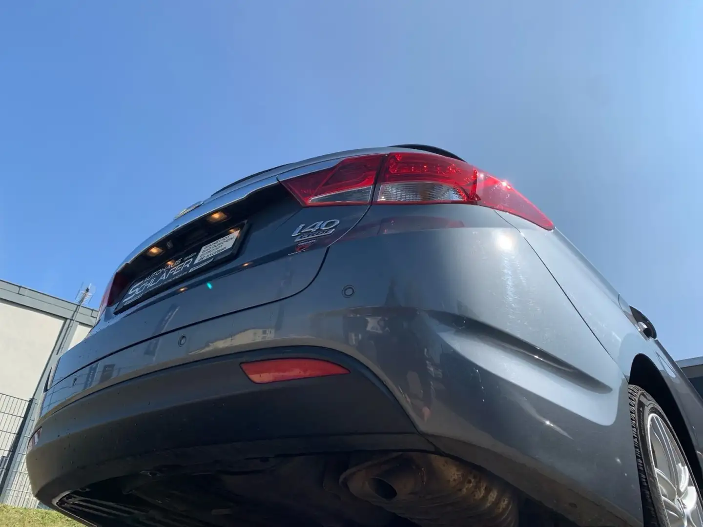 Vehicle image, number 16