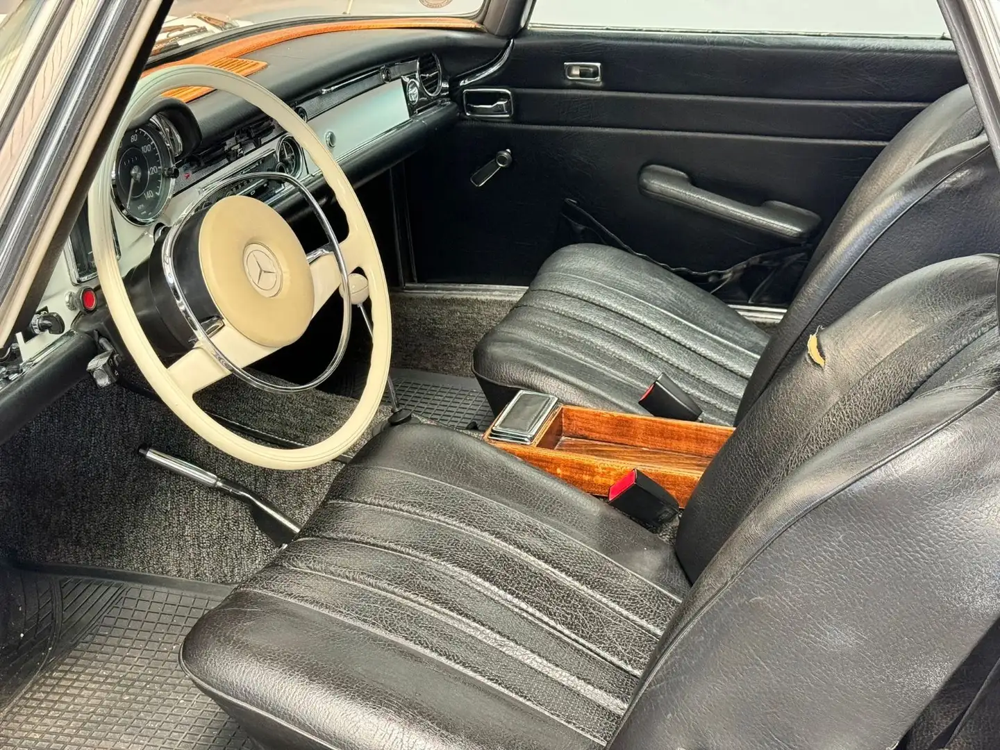 Vehicle image, number 9
