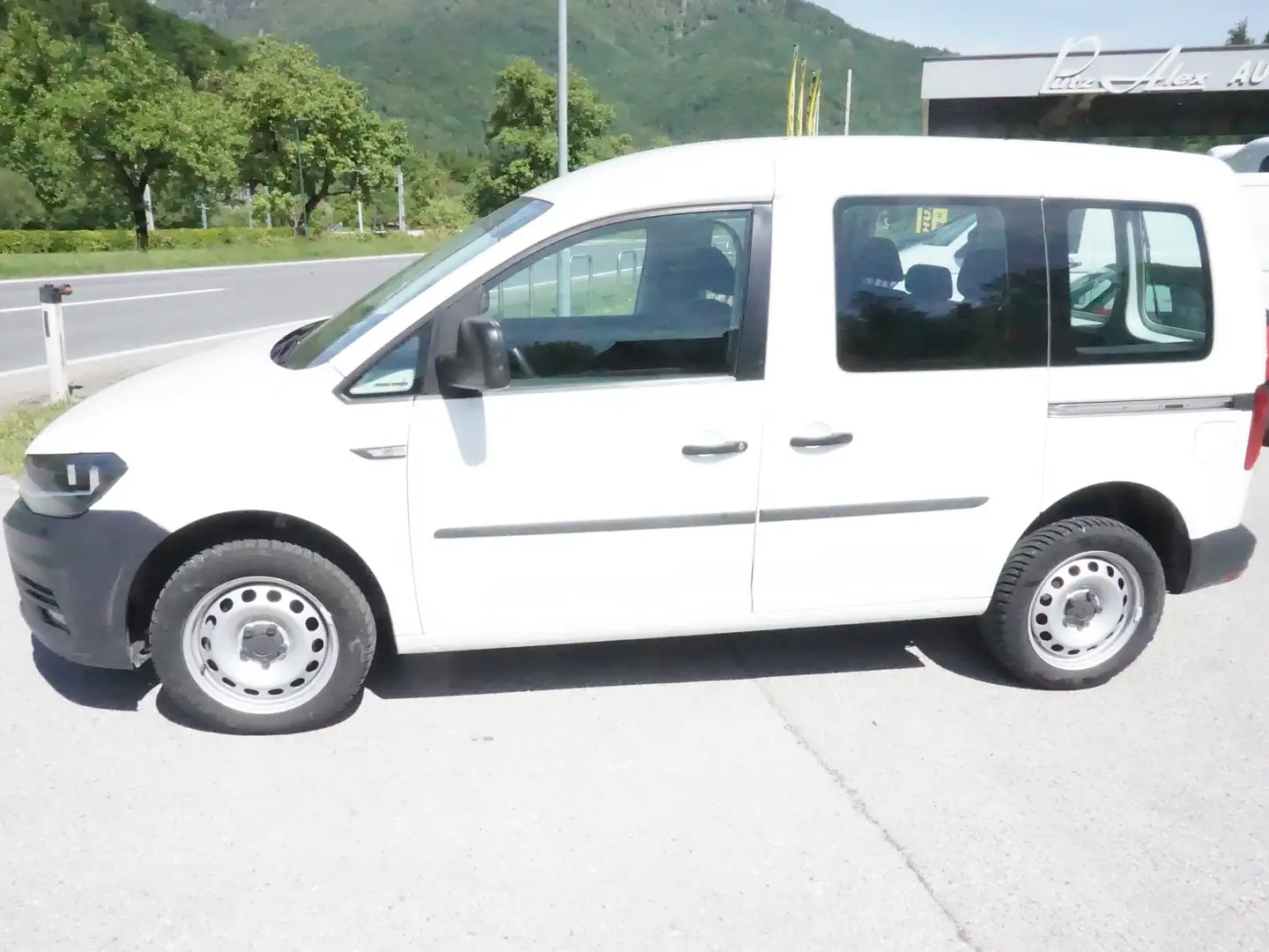 Vehicle image, number 4