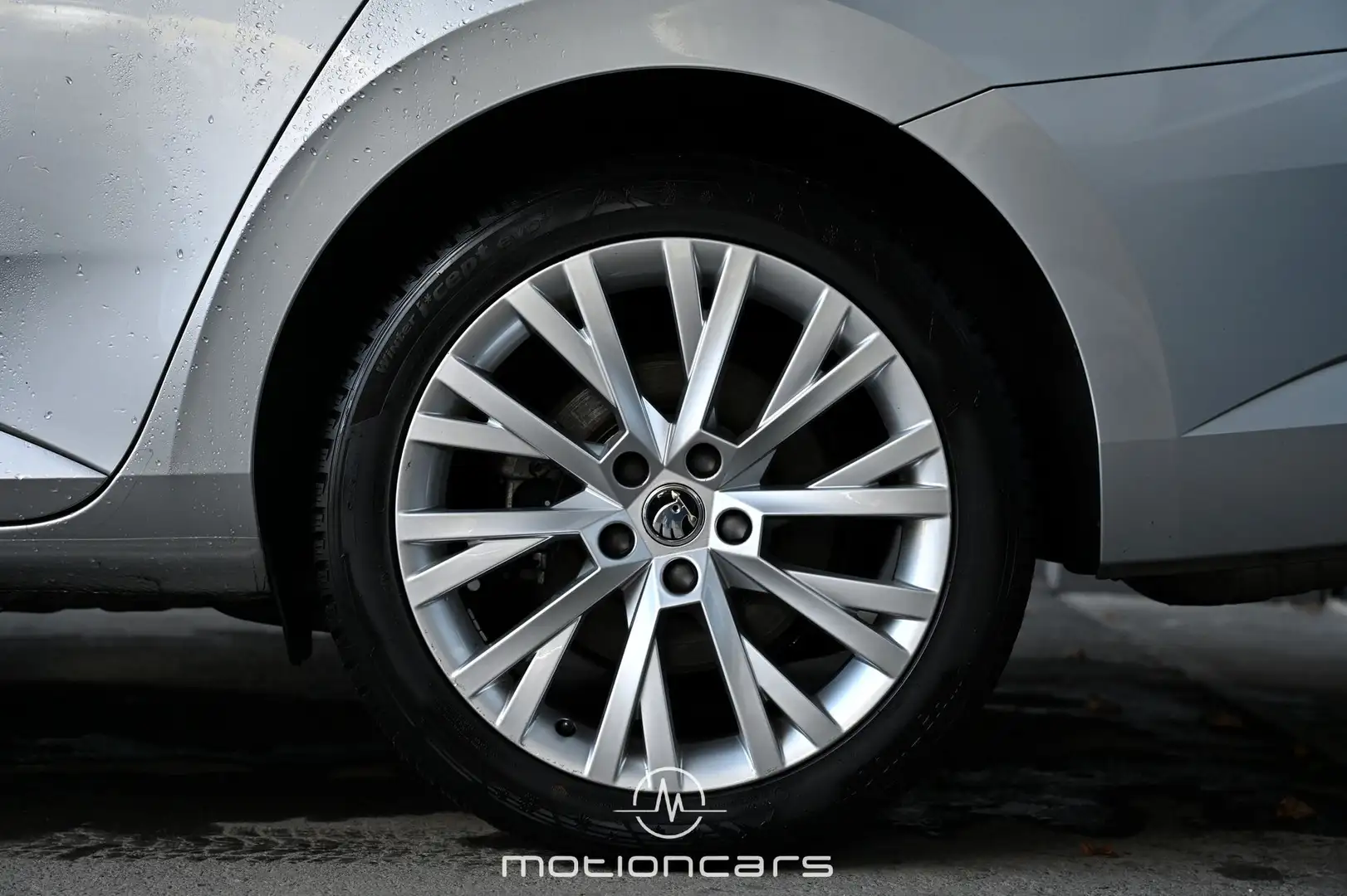 Vehicle image, number 8