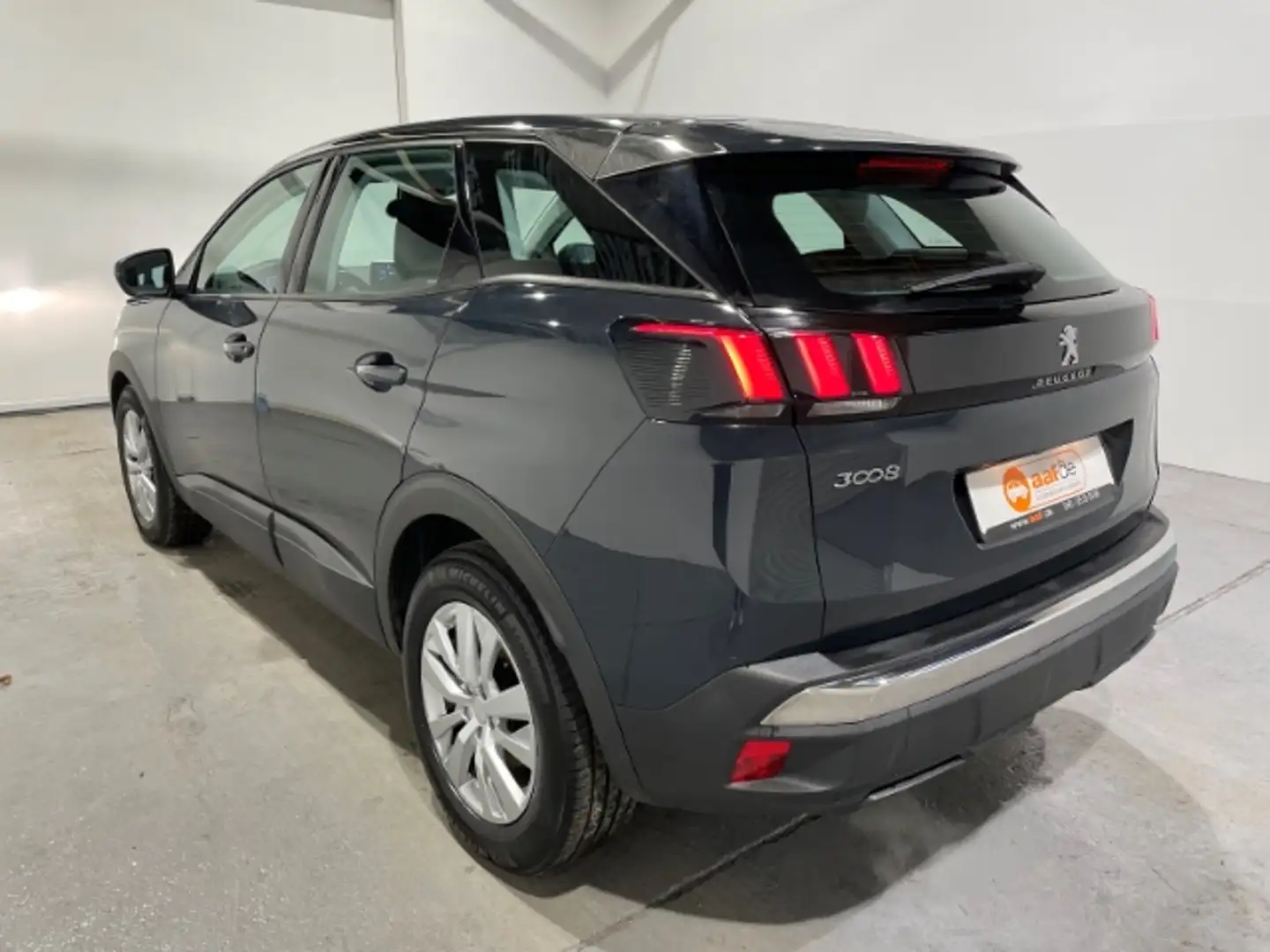 Vehicle image, number 2