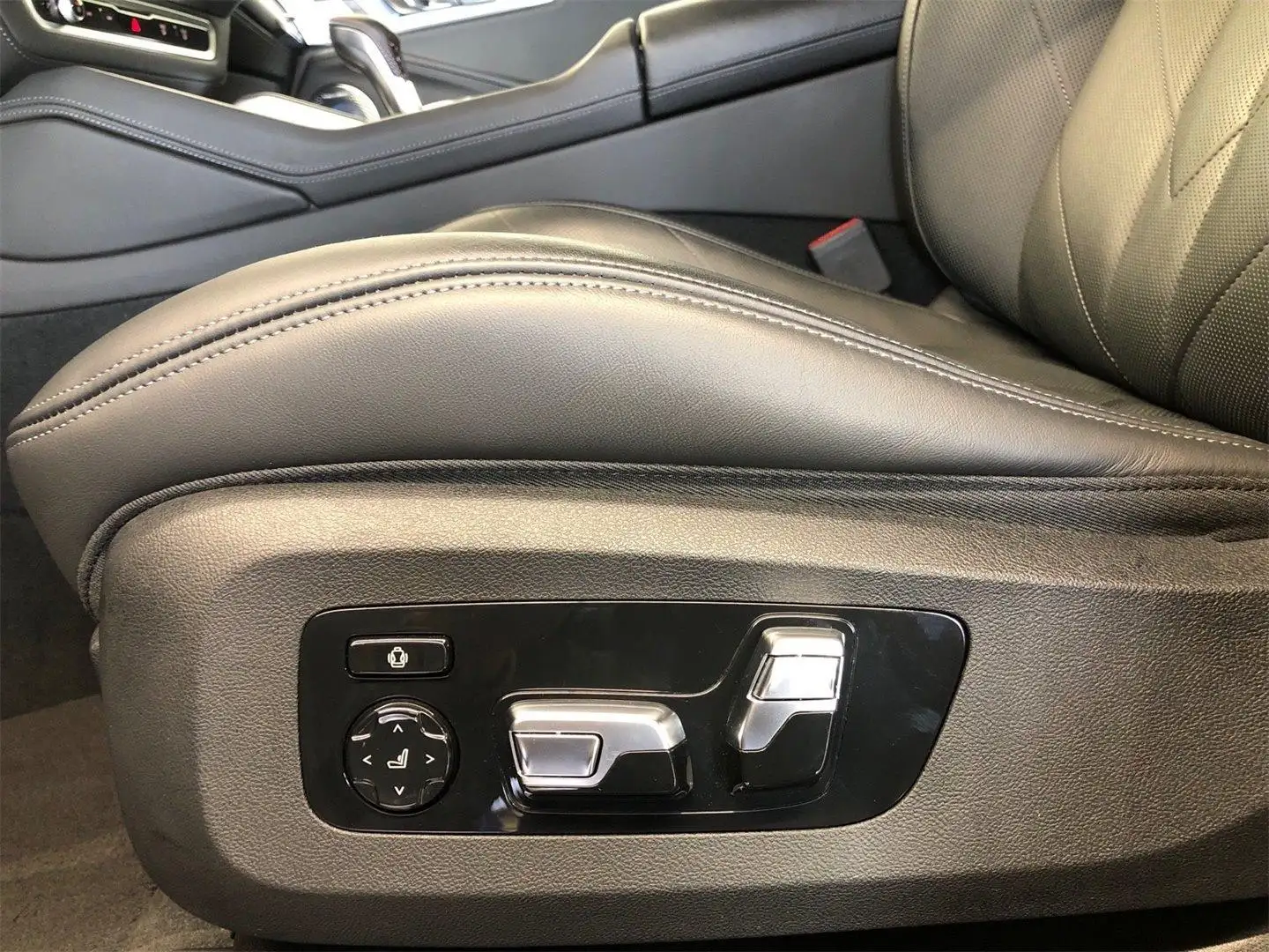 Vehicle image, number 6