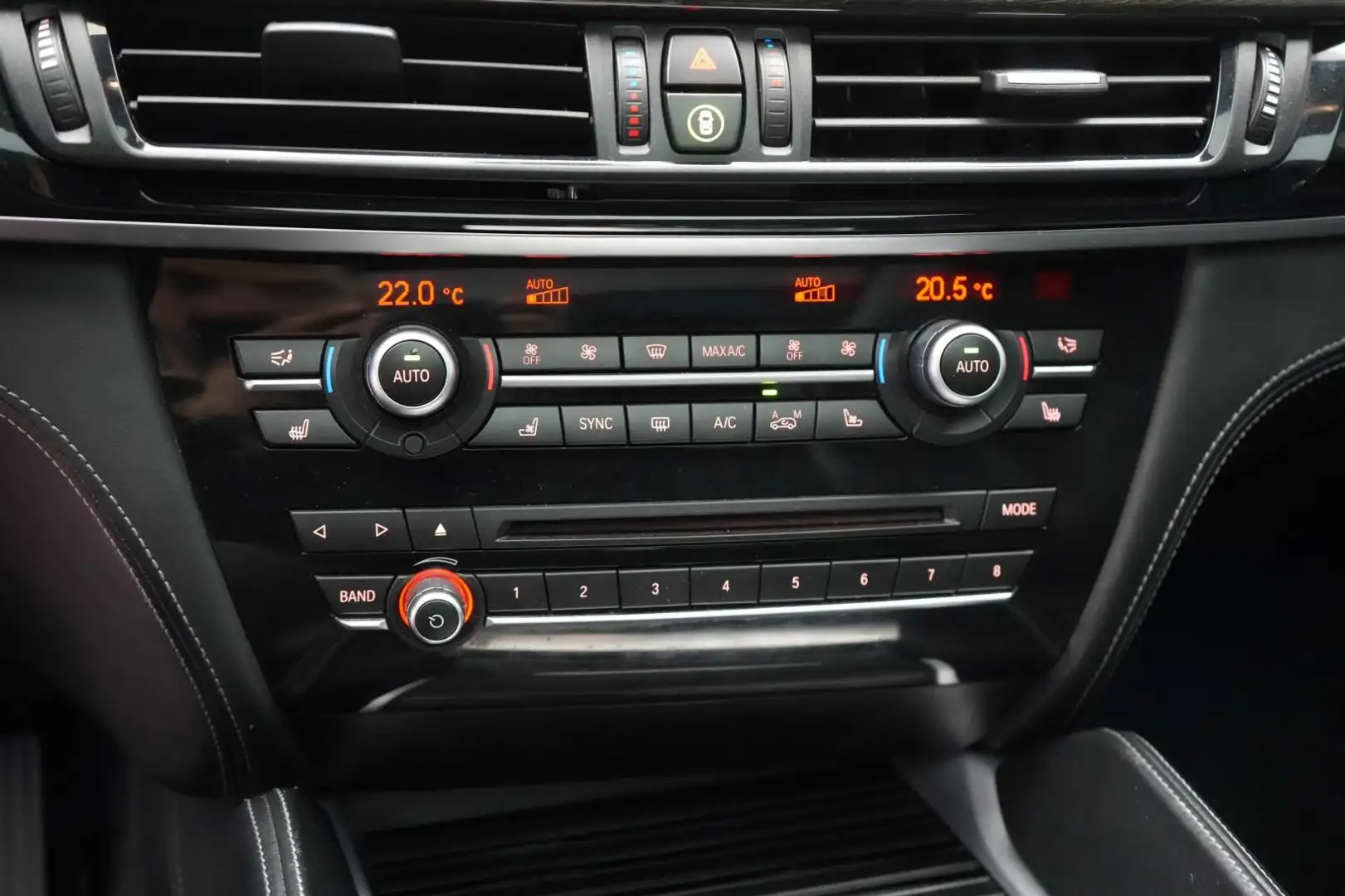 Vehicle image, number 12