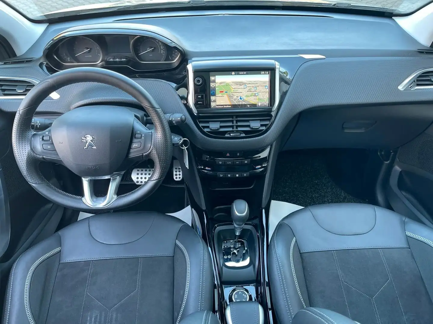 Vehicle image, number 12