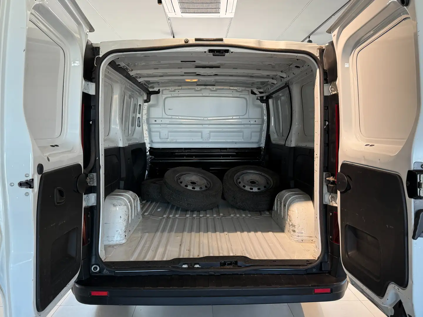 Vehicle image, number 5
