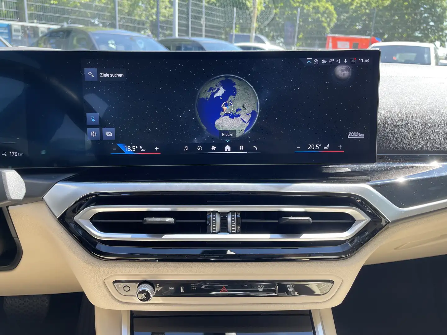 Vehicle image, number 8