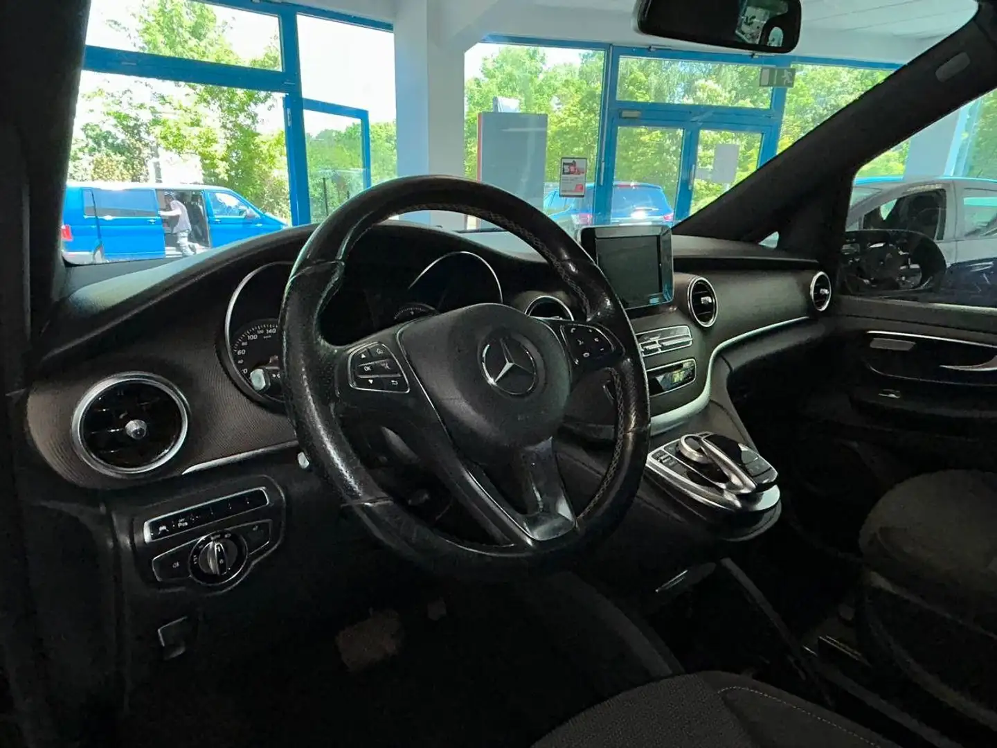 Vehicle image, number 9
