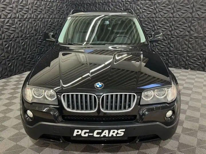 Additional image of the vehicle