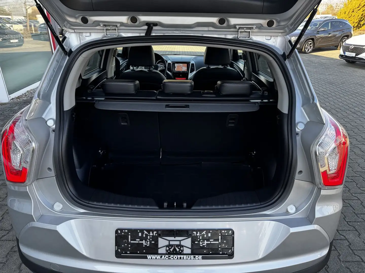 Vehicle image, number 8