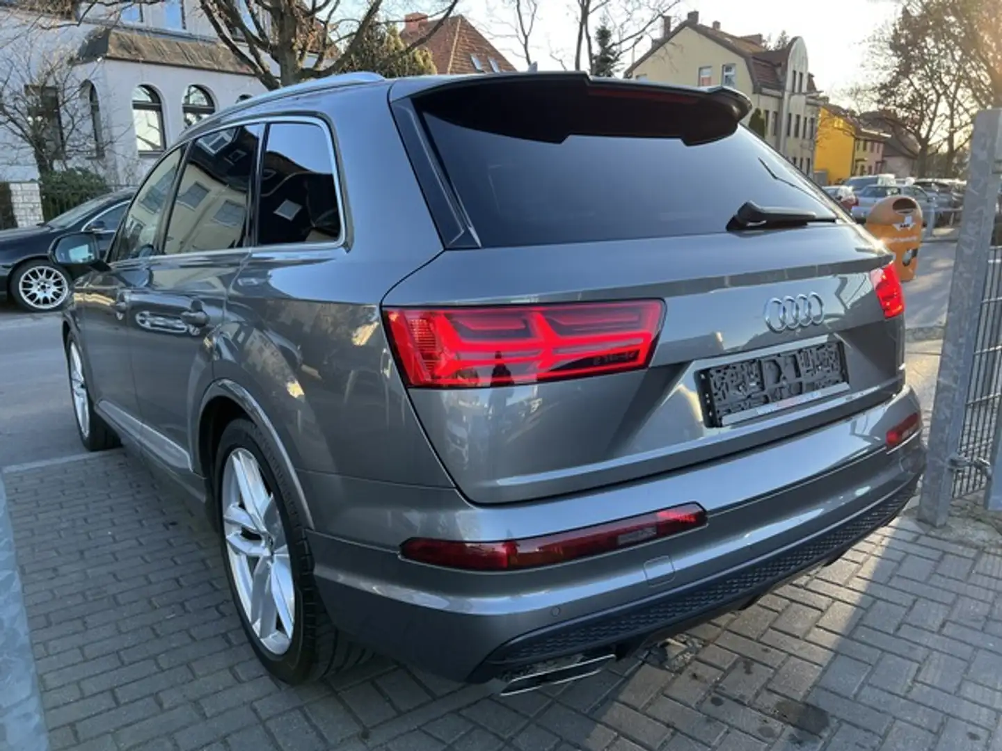 Vehicle image, number 8