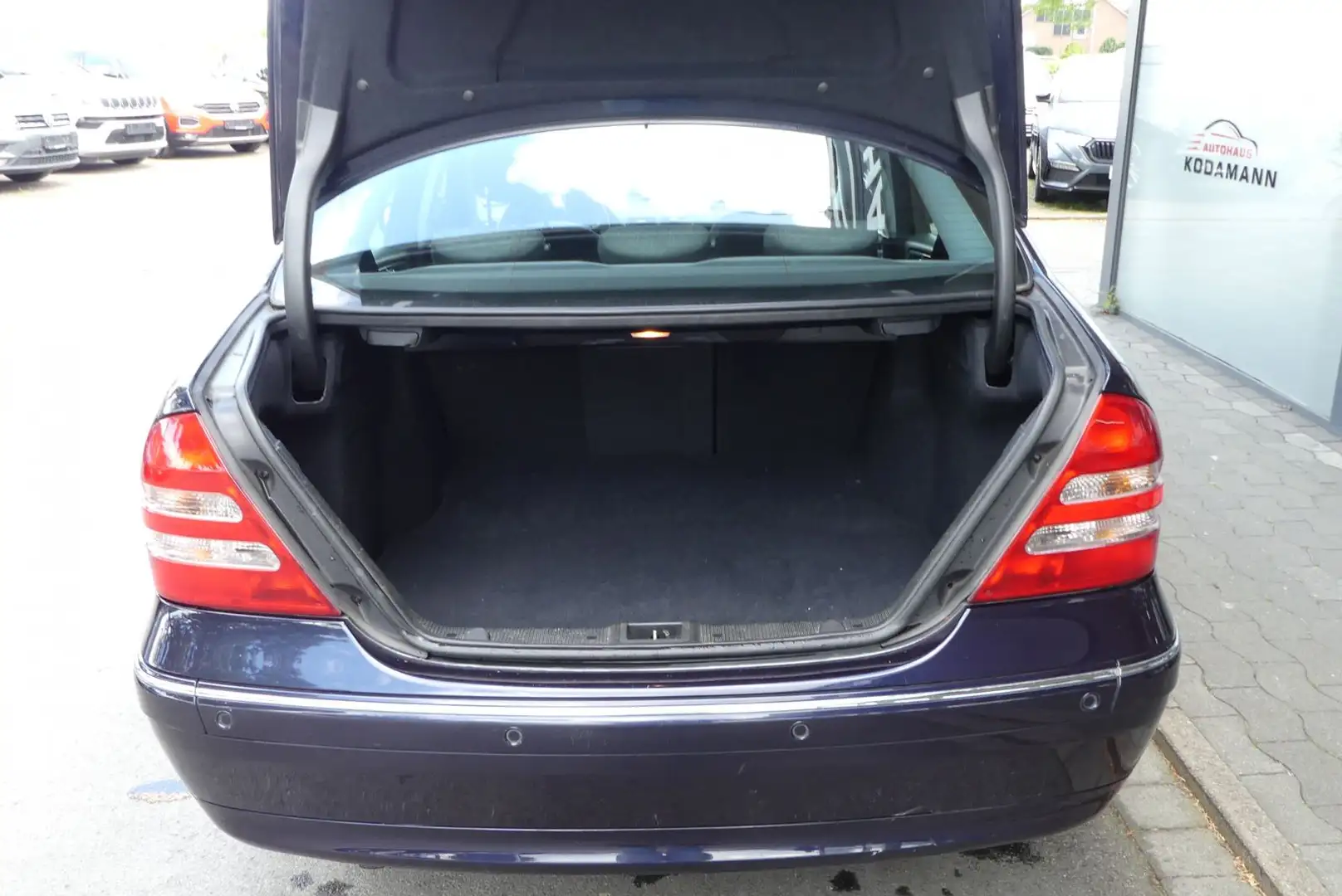 Vehicle image, number 10